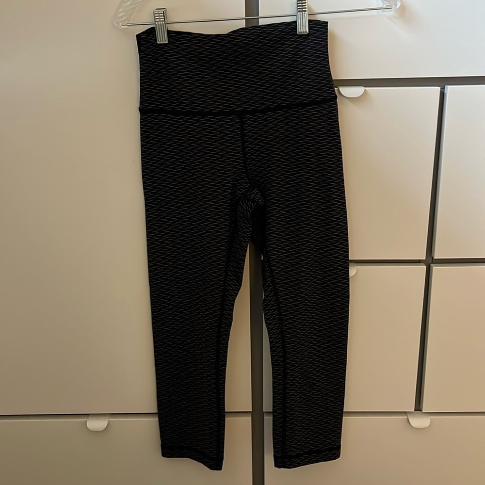🍋Lululemon Crop Leggings Size 4🍋